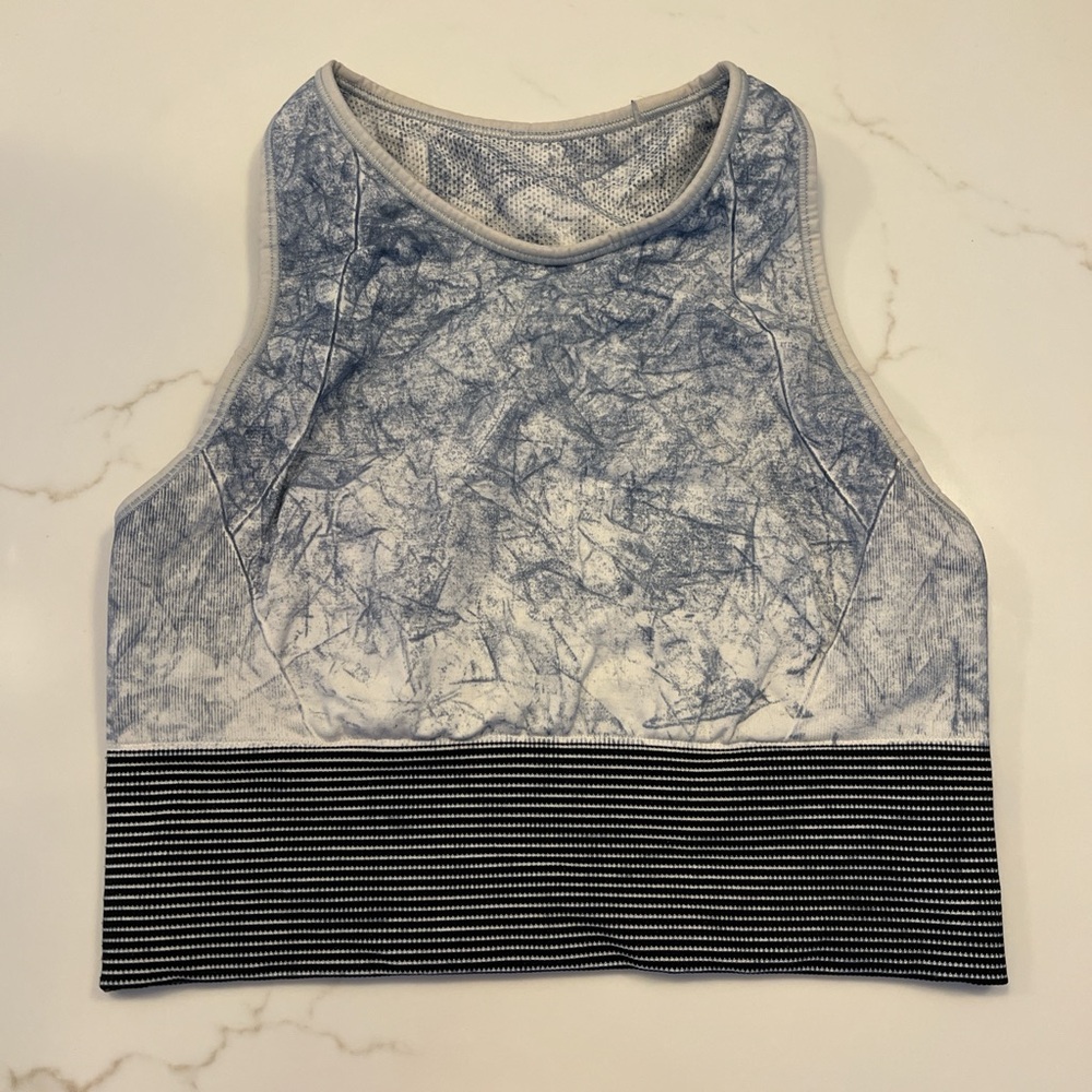 Lululemon ebb to train bra
Blue and White Patterned sports bra